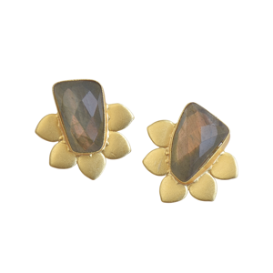 Boucles d'oreilles clous Constellation en laiton plaqué or 18 carats avec pierre semi-précieuse Labradorite, faites à la main, légères, tendance, unisexe, design de créateur - Product Image 4