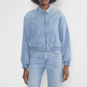 Veste en jean zippée pour femme, qualité supérieure, prix abordable, avec logo personnalisé, manches et ourlet côtelés, coupe courte, en jean délavé - Product Image 1