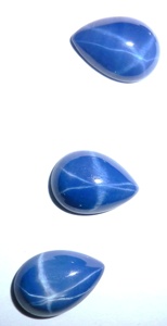 Zafiro Azul Estrella Pera 10x14 mm 6.5 Quilates, Cabujón Pulido Creado en Laboratorio con Efecto Estrella de 6 Rayos, 4.5 mm de Altura para Fabricación de Joyas - Product Image 5