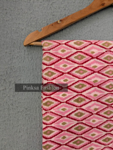 ผ้าฝ้ายแท้คุณภาพส่งออก สีชมพูสไตล์โบโฮ ลายอิคัต สำหรับผลิตเสื้อผ้า - Product Image 5