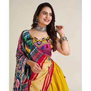 Lehenga Choli de Algodón de Diseño con Hermosa Dupatta para Bodas y Otras Ocasiones - Product Image 1