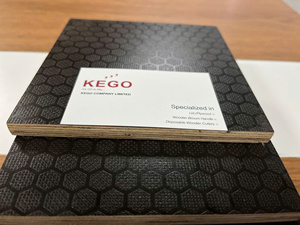 Contreplaqué filmé antidérapant 18 mm, plaque 4x8 - Motif de sécurité pour planches d'échafaudage et remorques - Product Image 4