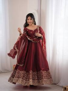 Robe Anarkali longue en Georgette rouge brodée avec Dupatta, ornée de sequins floraux, idéale pour les mariages et les fêtes, anti-humidité pour femme - Product Image 4