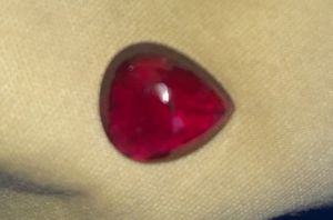 พลอยทับทิมสีแดงอ่อนทรงหัวใจธรรมชาติ 5.95 กะรัต จาก SHRI KRISHNA ASHIRWAD GEMS - Product Image 2