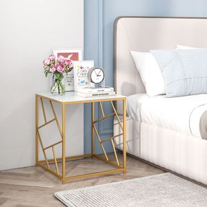 Tavolino Quadrato con Finitura Dorata e Piano in Vetro Temperato, Design Geometrico per Tavoli da Caffè - Product Image 3