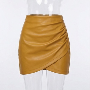 Jupe mini asymétrique en similicuir taille haute pour femme, style sexy, couleur unie, toutes saisons - Product Image 1
