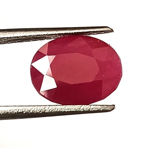 Pierre précieuse naturelle en rubis africain de 4,0 carats, taille ovale, facettée, non montée - Product Image 2