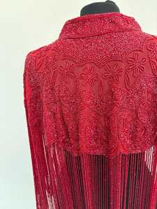 Cape rouge en polyester pour femme avec broderie florale et perles, idéale pour les mariages et les fêtes - COTTON COUTURE du Uttar Pradesh - Product Image 5