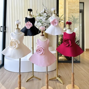 Robe de soirée sans manches pour filles, coupe trapèze, avec col rond perlé et élégante décoration florale 3D à la taille, idéale pour les occasions spéciales - Product Image 1