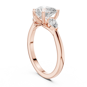 Anillo de Compromiso de Plata Bañada en Oro Rosa con Moissanita de Corte Esmeralda, Engaste Halo Vintage y Piedras Laterales Baguette para Ella - Product Image 4