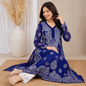 Kurti droit en coton bleu roi brodé à la main style Lucknowi Chikankari - Tunique ethnique élégante pour femme - Product Image 3