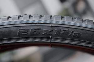 Neumático de Bicicleta KUMATIRE KB202B de 22, 24, 26, 27 y 28 Pulgadas, con Banda de Rodadura Resistente y Bloques Cruzados, Gran Capacidad de Carga, para Bicicletas de Carretera en África y Oriente Medio - Product Image 3