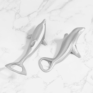 Ouvre-bouteille élégant en forme de dauphin, finition argentée, outil de bar, pièce de collection, adapté aux amateurs de thèmes marins et de motifs animaliers - Product Image 6