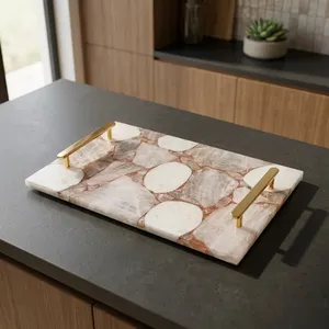 Plateau de service rectangulaire en céramique avec motif marbre agate, poignées dorées, design minimaliste, plat décoratif - Product Image 4