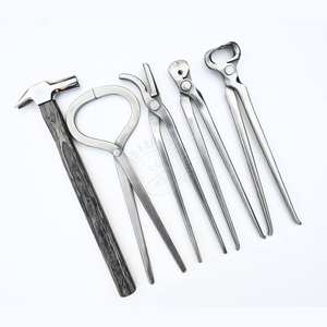 Kit de Herramientas para el Cuidado de Pezuñas de Caballos: Cortador de Pezuñas, Martillo de Herrador, Probador de Pezuñas, Clavillero de Pezuñas y Extractor de Clavos de Herradura - Product Image 1