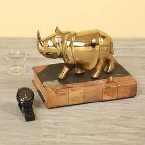Sculpture de rhinocéros plaquée or, décoration artistique contemporaine pour table, figurine sur le thème des animaux, décoration de salon, 1 pièce - Product Image 5