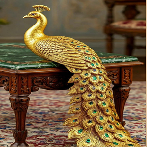 Cisnes dorados altos y únicos con detalles de alas negras y plateadas, disponibles a precios de mayorista. - Product Image 2