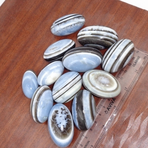 Chakralume Opale bleue naturelle d'Owyhee, sculptée à la main, ovale, rayée, plate, Feng Shui, Shivlingam, cristal poli, pierre sacrée - Product Image 3