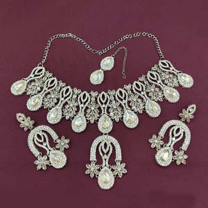 Collier et bague de luxe élégants plaqués or 24 carats avec pierres de cristal – Idéal pour les fêtes, mariages, fiançailles, demoiselles d'honneur et mariées - Product Image 4