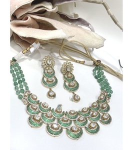 Impresionante Conjunto de Collar y Pendientes de Moissanita Chapados en Oro para Mujer, Regalo Tradicional para Boda, Aniversario o Compromiso - Product Image 1