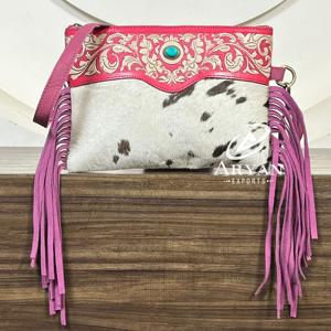 Bolso Bandolera de Cuero Genuino Rosa con Diseño Elegante y Adorno de Piedra Turquesa, Colección Expo Marzo 2026 - Product Image 1