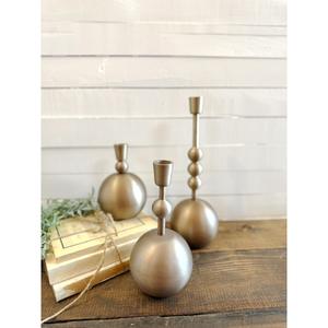 Juego de 3 portavelas de tendencia en la industria que, con el paso del tiempo, desarrollan una pátina elegante que realza su encanto vintage. - Product Image 1