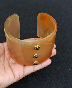 Elegantes brazaletes de cuerno de búfalo para niñas, diseño atrevido, joyería de moda ecológica para ropa de fiesta inspirada en Falak World Export - Product Image 1
