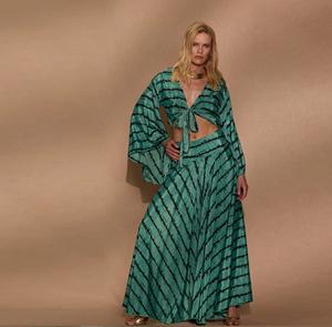 Conjunto coordinado con estampado étnico bohemio para mujer – Top corto con cuello en V y mangas largas acampanadas con falda maxi - Surtido - Product Image 1