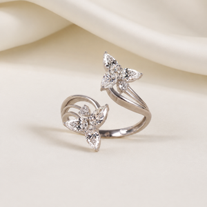 Bague papillon en or 10 carats avec diamant de laboratoire en forme de poire |   Bijou de luxe inspiré de la nature, clarté VVS-VS, bague ouverte, bijou raffiné, cadeau - Product Image 1