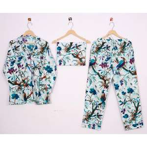 ชุดนอนผ้าฝ้ายลายดอกไม้สำหรับผู้หญิง ชุดนอนขายาว เสื้อแขนยาว ชุดนอนเข้าชุด - Product Image 1