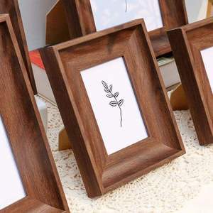 Cadre photo en bois artisanal écologique, modèle personnalisé à impression naturelle, rectangulaire vertical pour table - Product Image 4