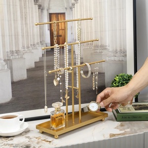 Elegante Organizador de Joyas de Múltiples Niveles con Soporte de Tres Barras para Collares y Bandeja Ancha para un Exhibición Ordenada en el Tocador - Product Image 2