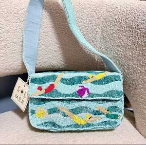 Sac à main rectangulaire fait main SOL MER avec motif de natation en textile perlé - Product Image 1