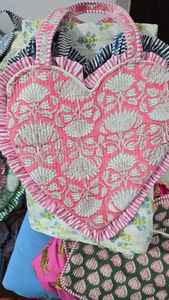 Sac fourre-tout en forme de cœur pour femme, idéal pour la Saint-Valentin - Cadeau tendance printemps/automne à fermeture ouverte - Product Image 2