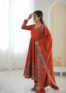 Ramdev Trading, Ropa Étnica India y Pakistaní al por Mayor, Diseñador, Seda Romana Moderna, Conjunto de Kurti para Fiesta, Lehenga Nupcial - Product Image 3