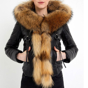 Chaqueta de Motociclista de Cuero Negra para Mujer con Capucha de Piel de Zorro, Cierre de Cremallera, Abrigo de Invierno Unisex - Product Image 3