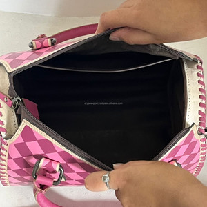 2026 Wholesale Lightweight Travel Duffel Bag Large Capacity Hand <b>Tooled</b> Checkered Pattern Zipper Crossbody Speedy Bags for Women - Product Image 6