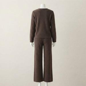 Conjunto de Salón de Satén para Mujer Reddito, Tallas Grandes, Cuello en V, Manga Larga, Color Sólido, Cómodo, Bonito, Transpirable, Ropa de Invierno, Cintura Elástica Regular - Product Image 3