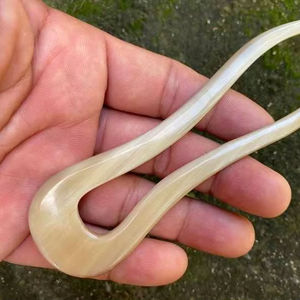 Épingle à cheveux en corne de buffle faite à la main pour femme, support de chignon, accessoire capillaire vintage ethnique et écologique - Product Image 1