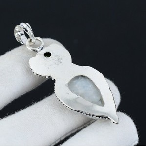 Pendentif de luxe fait main en argent sterling 925 avec double pierre gemme naturelle (Pierre de lune arc-en-ciel et Péridot) pour la vente en gros - Product Image 3
