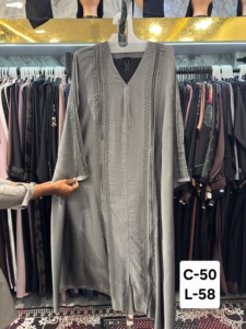Vente en gros de magnifiques abayas de Dubaï pour femmes, kaftan fait main, vêtements et accessoires islamiques traditionnels conçus pour les musulmanes - Product Image 3