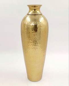 Vase en métal moderne adorable avec glaçure transparente, fait main pour une décoration de table ravissante et une finition soignée - Product Image 6