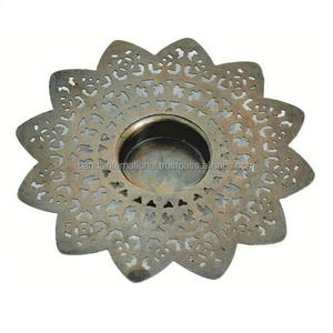 เชิงเทียนเหล็กพร้อมเงินสำหรับตกแต่งบ้านและเชิงเทียนอื่นๆ - Product Image 1