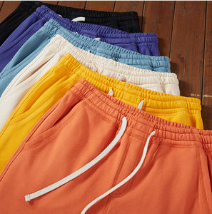กางเกงขาสั้นผู้ชายสีพื้นผ้าฝ้ายเอวยางยืดมีเชือกผูกสวมใส่สบายระบายอากาศได้ดีแบบสปอร์ตความยาวปานกลาง - Product Image 1