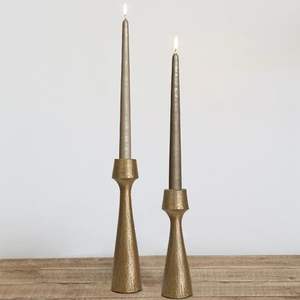 Porte-bougie chic en aluminium conçu pour rehausser l'ambiance de la maison avec un effet de lumière chaleureuse des bougies - Product Image 5