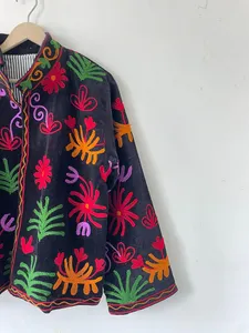 Chaqueta de Terciopelo 100% Algodón para Mujer, Estilo Suzani, Bordada a Mano con Diseño Floral, Reversible, Cierre Abierto, Estilo Étnico Bohemio - Product Image 5