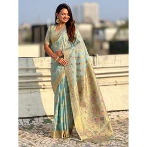 Sari en soie Kora de qualité supérieure, tissé avec des motifs Meenakari et Zari, avec un pallu à imprimé floral fantaisie et une blouse en brocart - Product Image 3