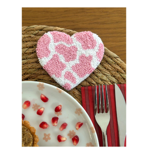 Mantel de mesa de fieltro no tejido en forma de corazón, hecho a mano, diseño lindo, patrón degradado rojo y rosa - Product Image 2