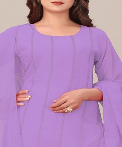 ชุดเสื้อท็อปผ้าจอร์เจตต์ปักลายพร้อมกางเกงชาราร่าและผ้าคลุมไหล่  สำหรับงานเทศกาล  ผ้าฝ้ายทอลายสีลาเวนเดอร์  มีสินค้าพร้อมส่ง  เสื้อผ้าชาติพันธุ์ - Product Image 4