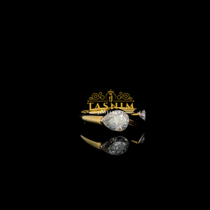 Bague de fiançailles pour femme Tasnim, plaquée or 18 carats, avec moissanite VVS taille poire, sertie à griffes, style classique, bande de diamants - Product Image 3